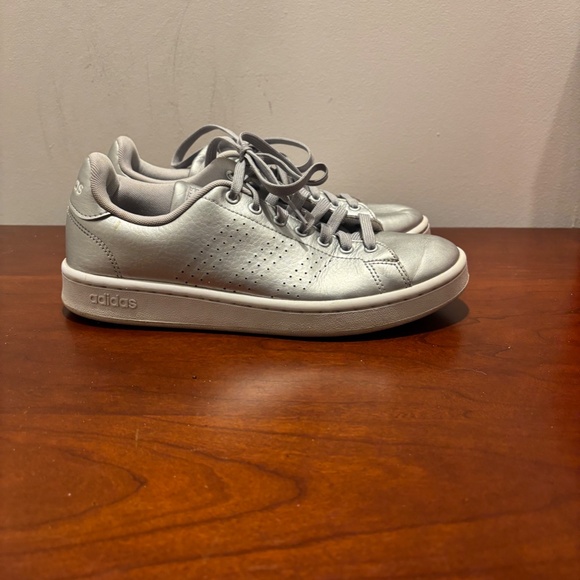 Adidas Men's Cloudfoam Sneakers in Metallic Silver Size 8.5 - Picture 5 of 10